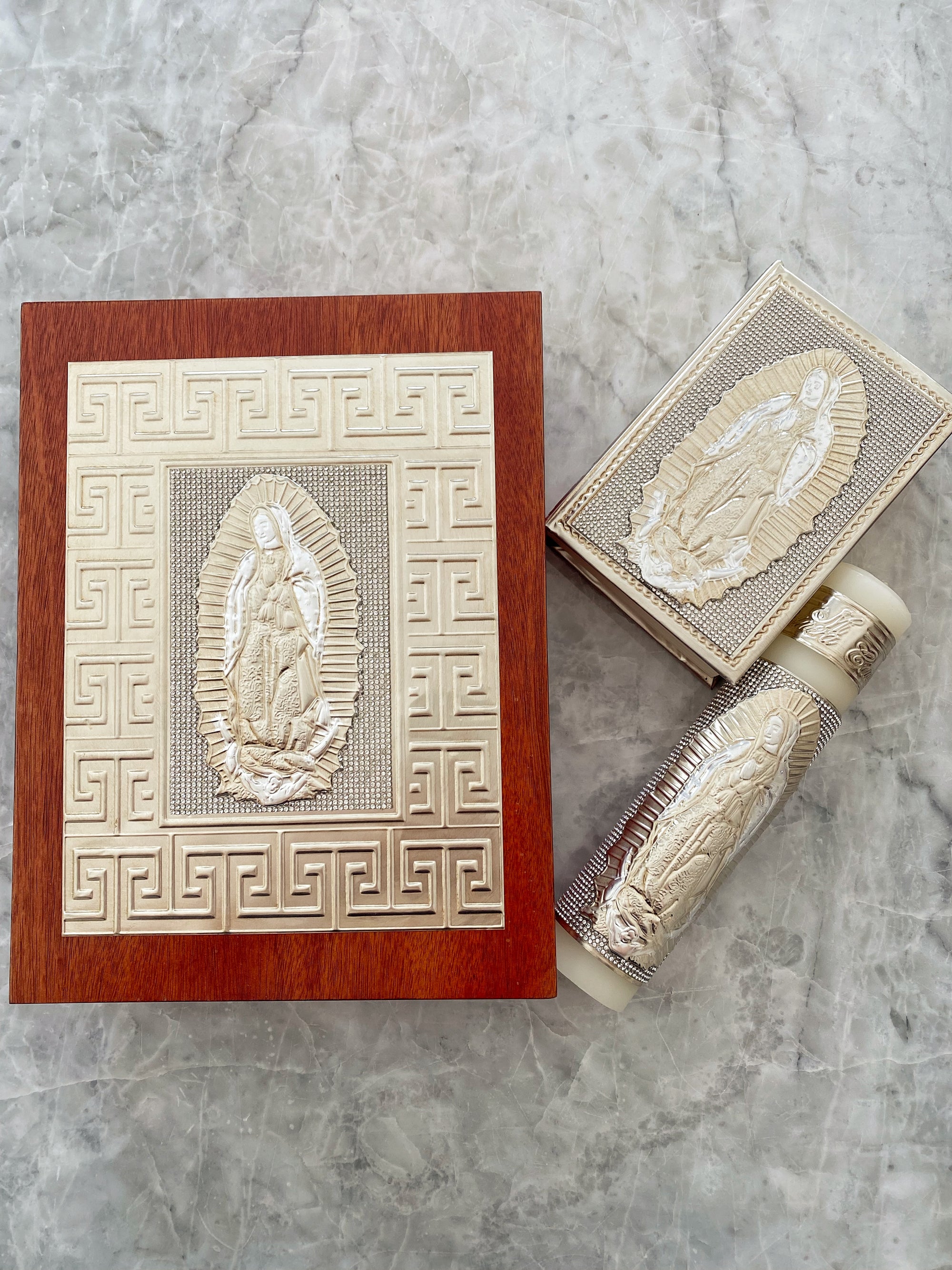 Set de Baúl, Biblia y Vela para Primera Comunión