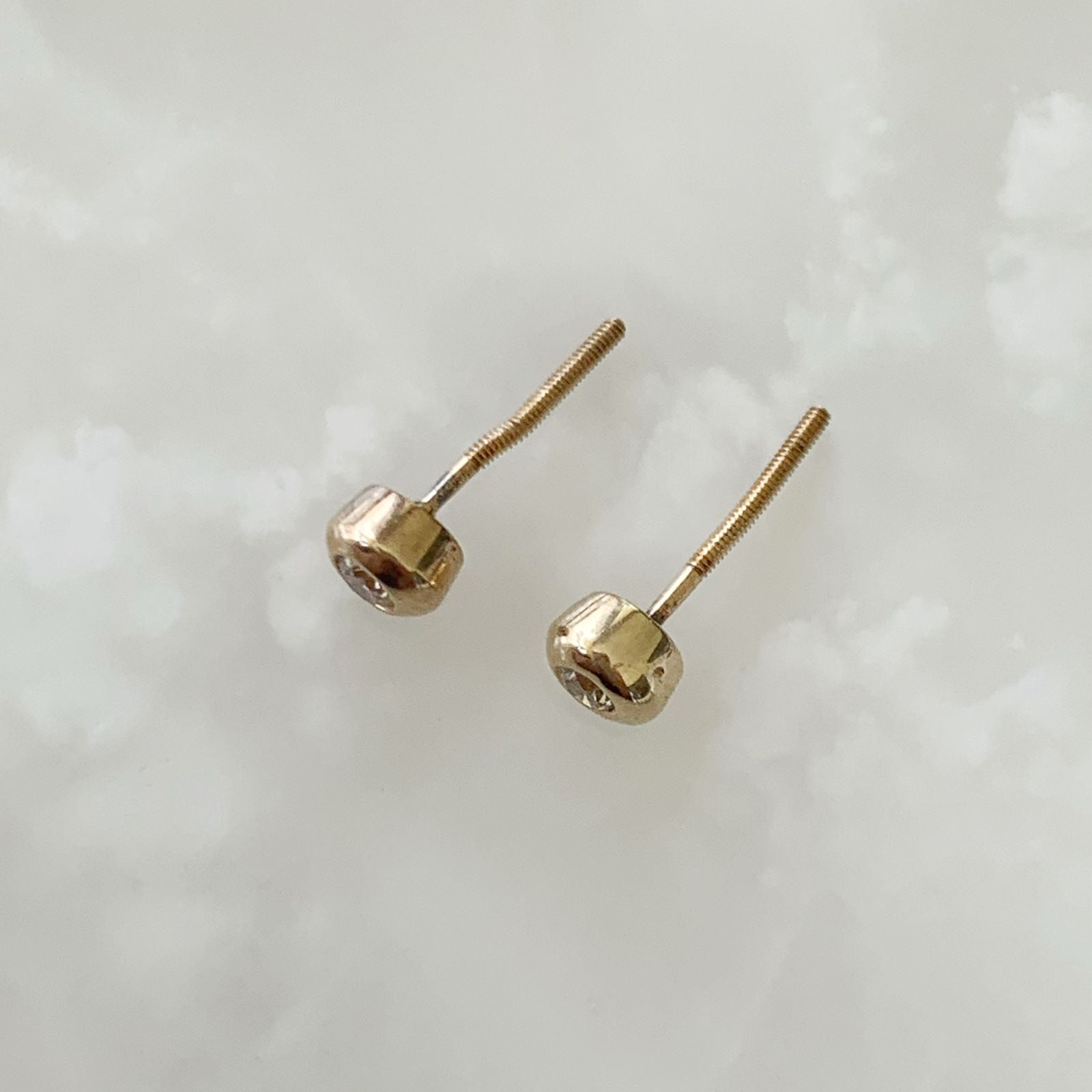Aretito de Diamante Oro Amarillo 14k Mod. AR-BR-14K-5204
