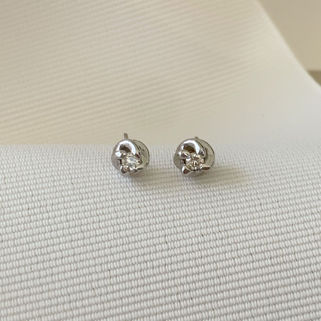 Aretito de Diamante Oro Blanco 14k Mod. AR-BR-14K-5976