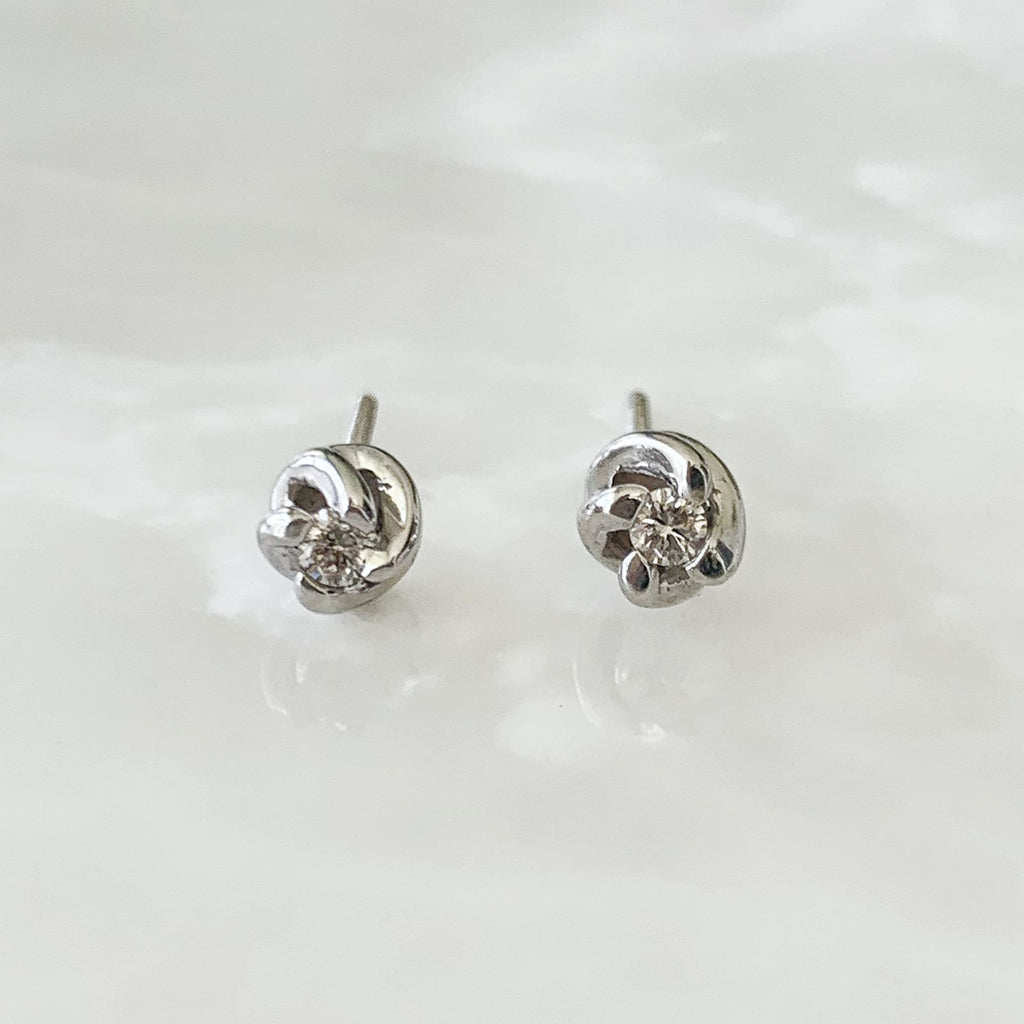 Aretito de Diamante Oro Blanco 14k Mod. AR-BR-14K-5976