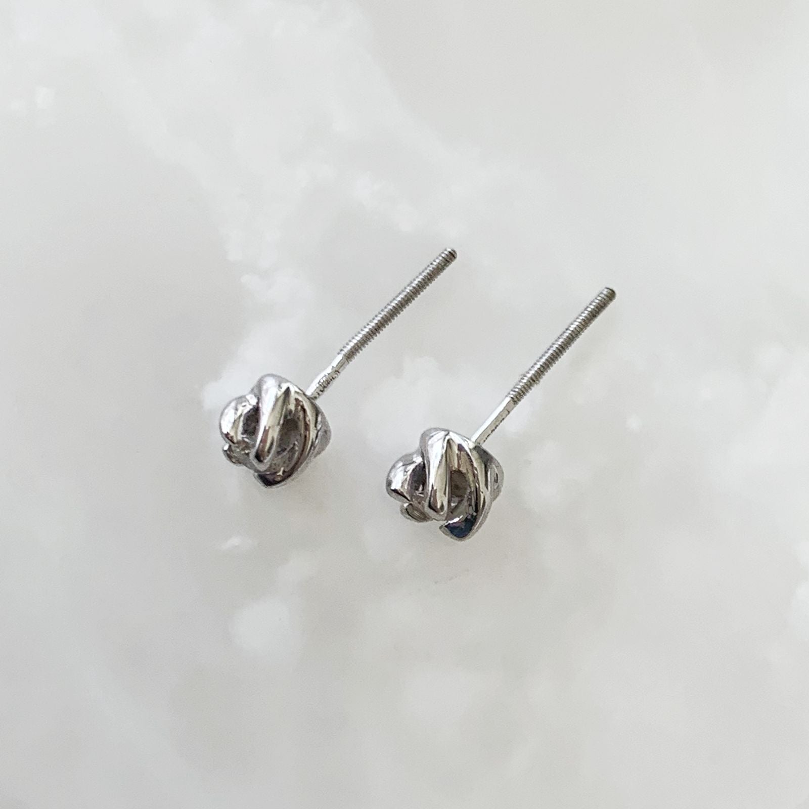 Aretito de Diamante Oro Blanco 14k Mod. AR-BR-14K-5976