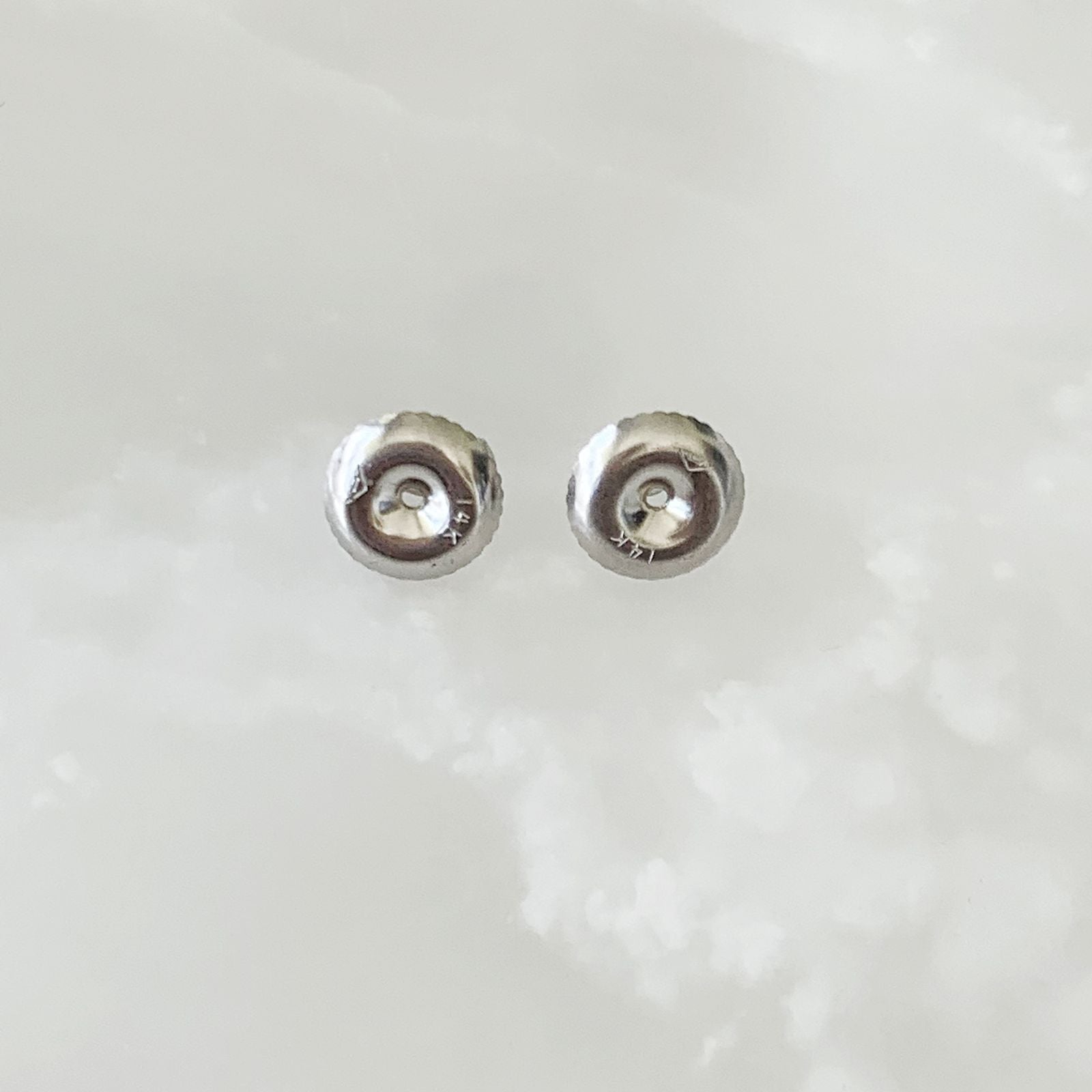 Aretito de Diamante Oro Blanco 14k Mod. AR-BR-14K-5697