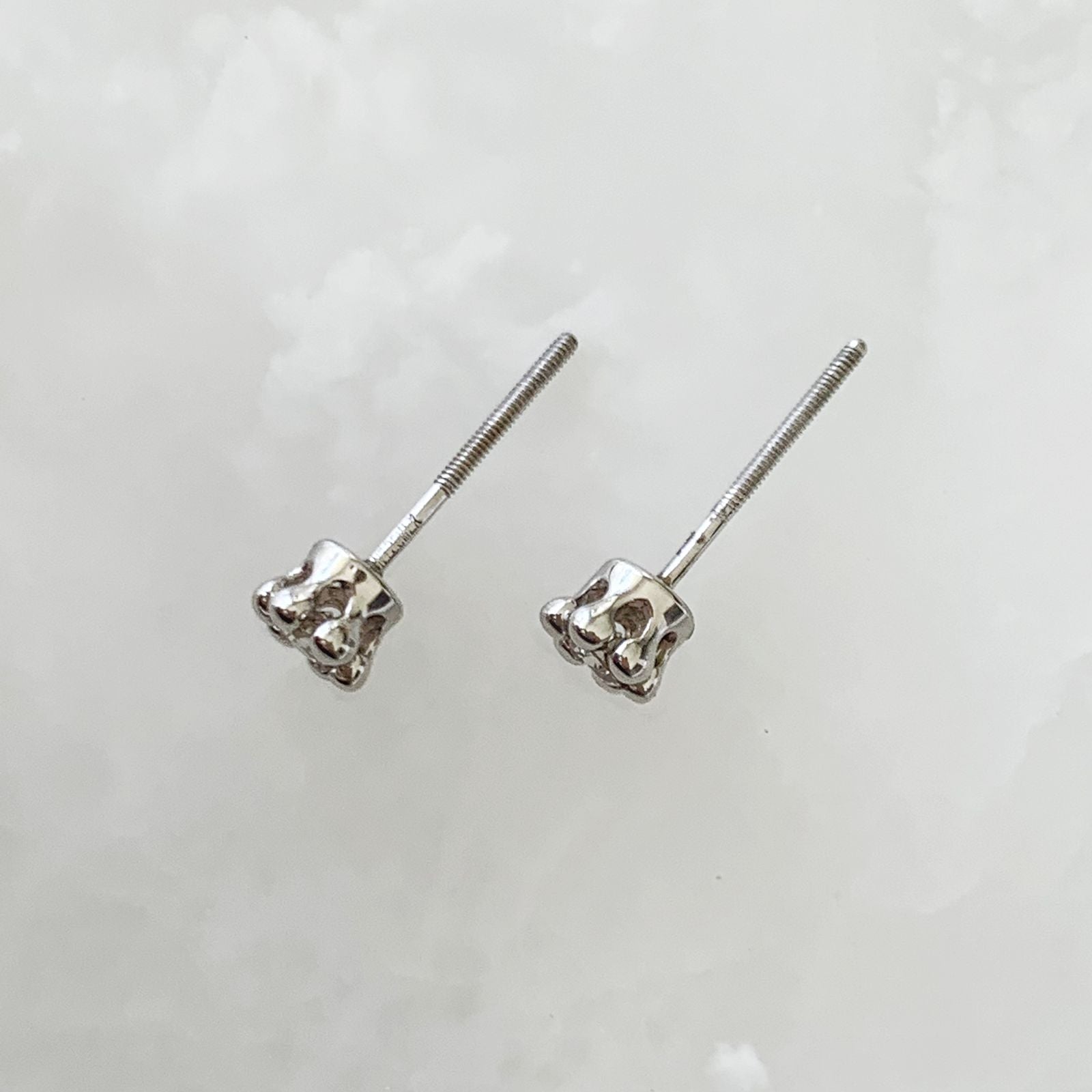 Aretito de Diamante Oro Blanco 14k Mod. AR-BR-14K-5697