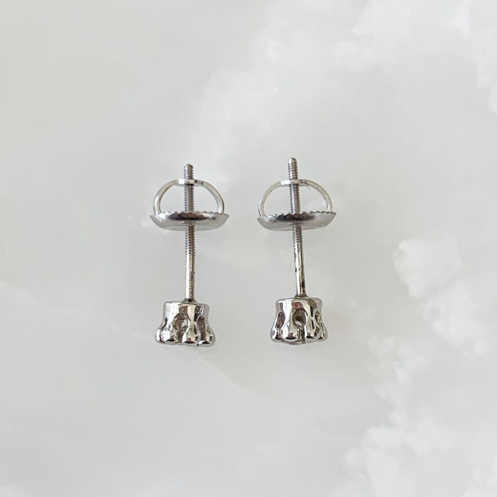 Aretito de Diamante Oro Blanco 14k Mod. AR-BR-14K-5697