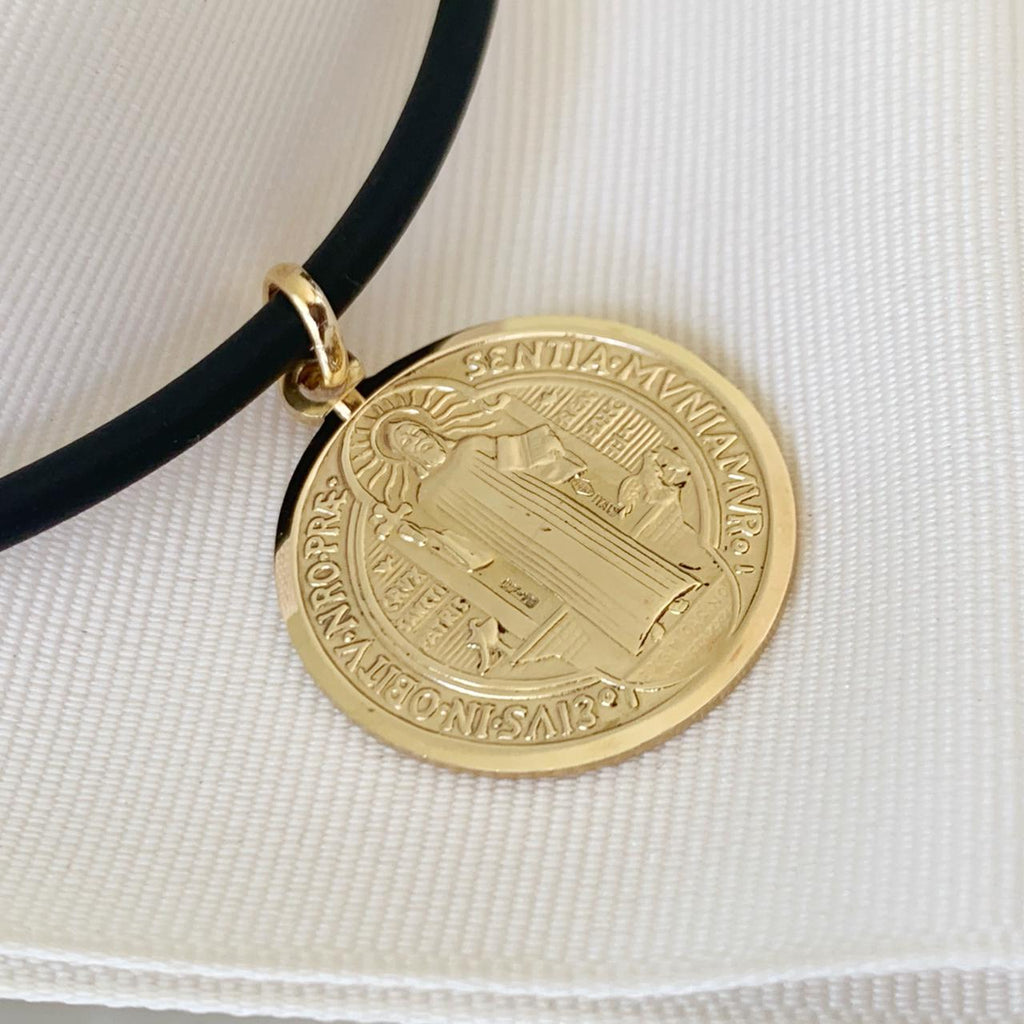 Caucho con Medalla San Benito Oro Amarillo 14k Mod. 8A8E