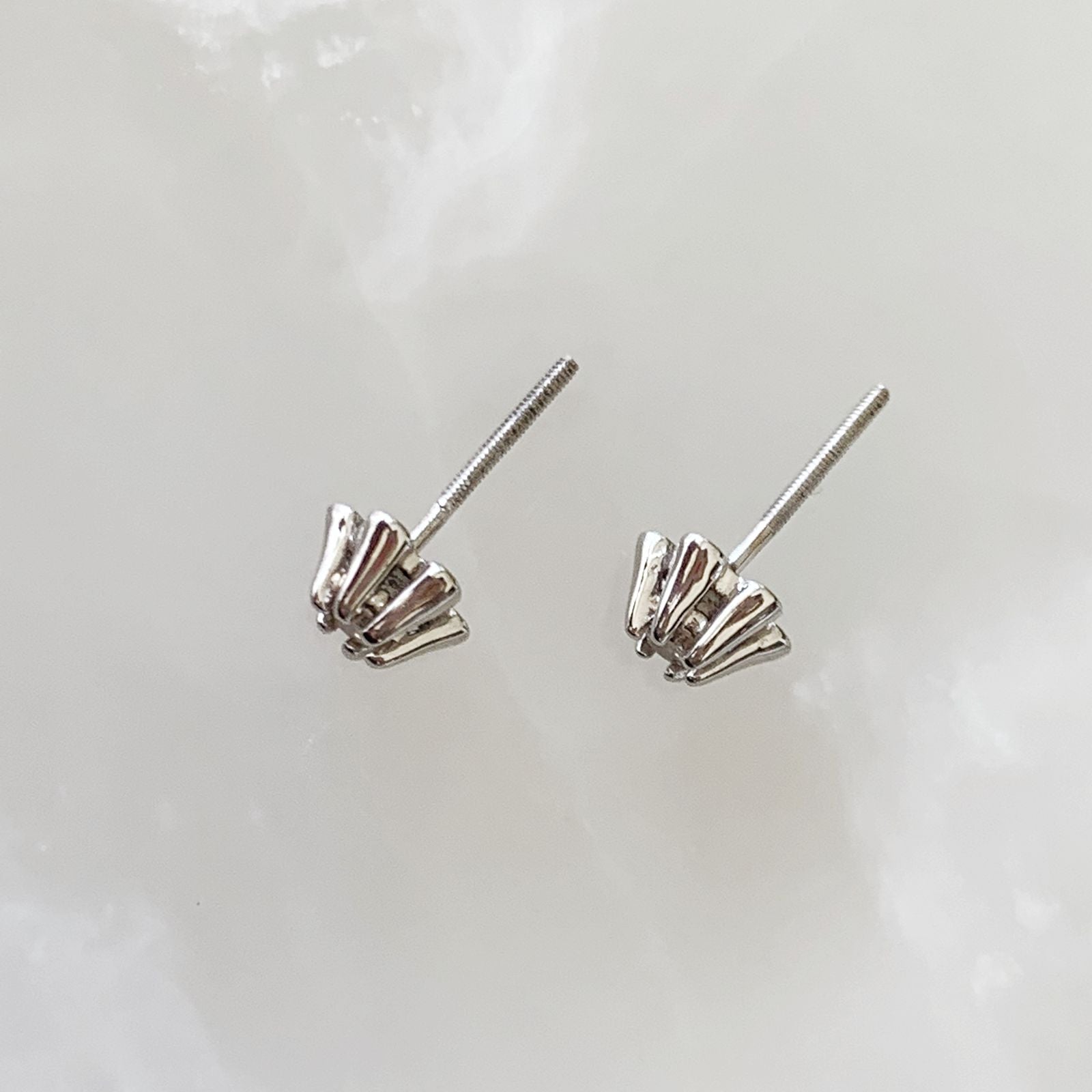 Aretito de Diamante Oro Blanco 14k Mod. AR-BR-14K-5248