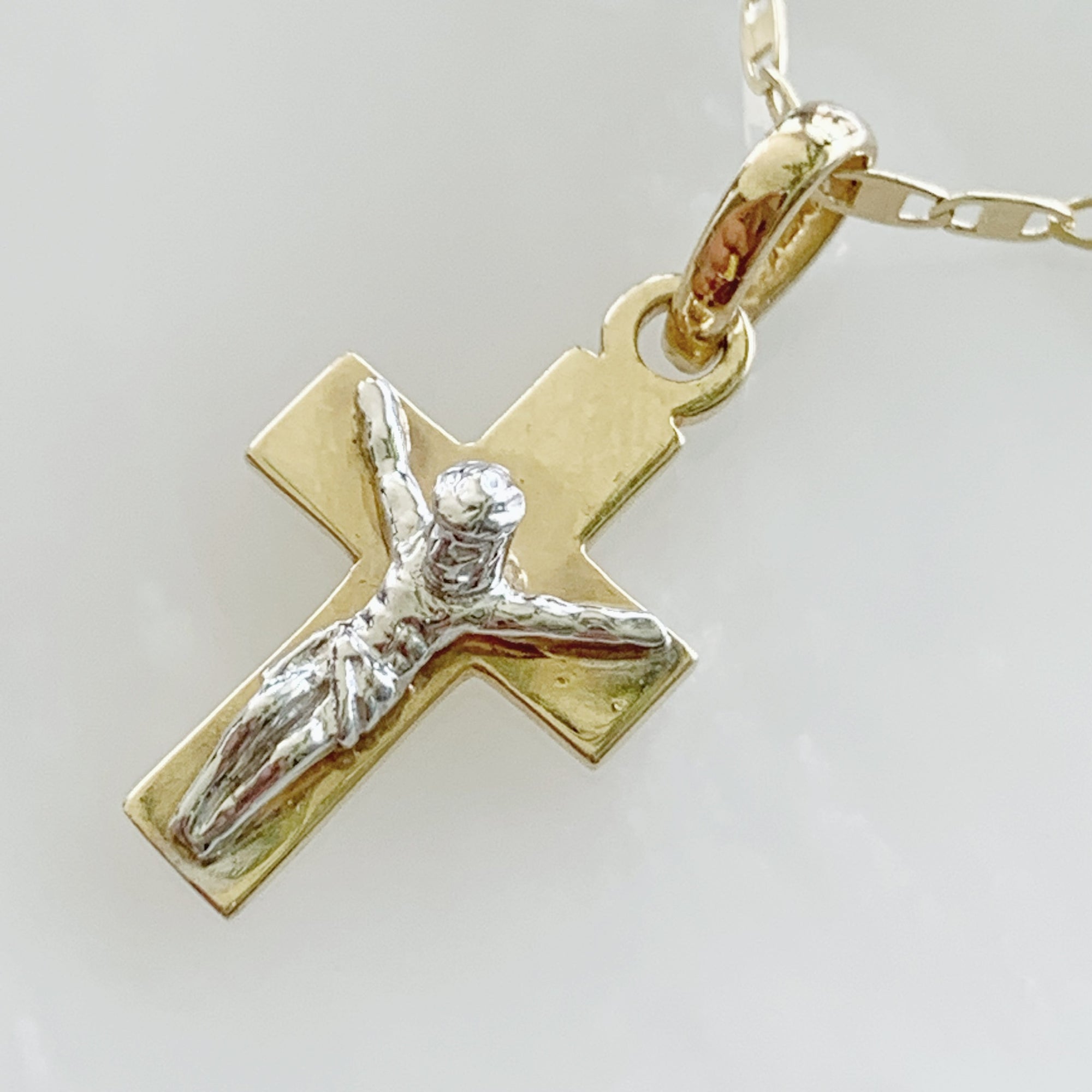 Cadena con Cruz con Cristo Oro 14k Mod. 3a0