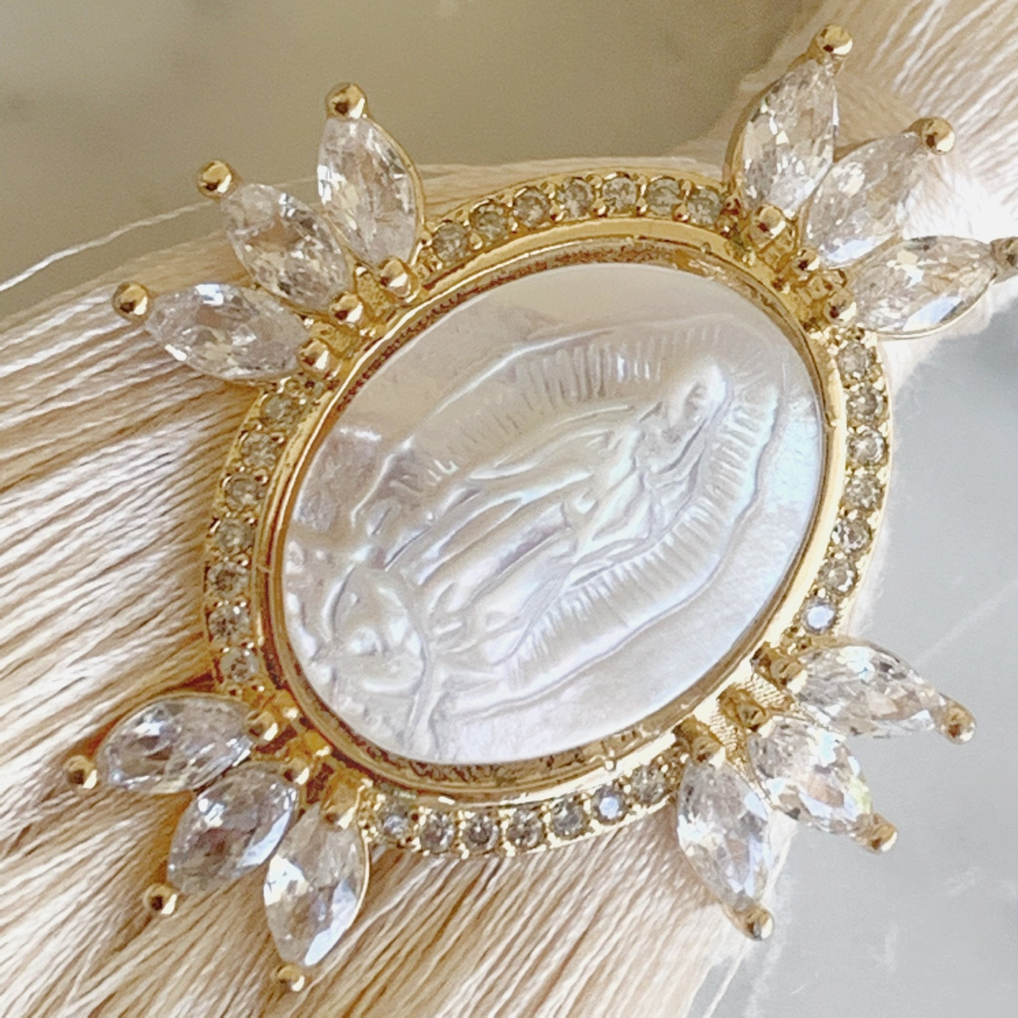 Medalla Virgen de Guadalupe para cuna de Bebe o Entrada de Casa