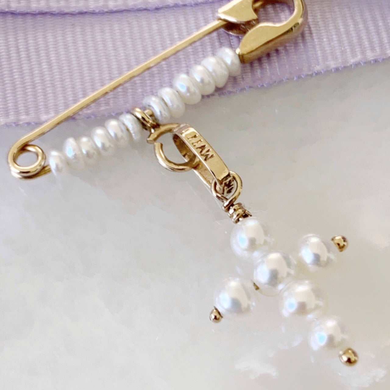 Baby Pin con Cruz y Perlas Oro 14k Mod. 1a3e