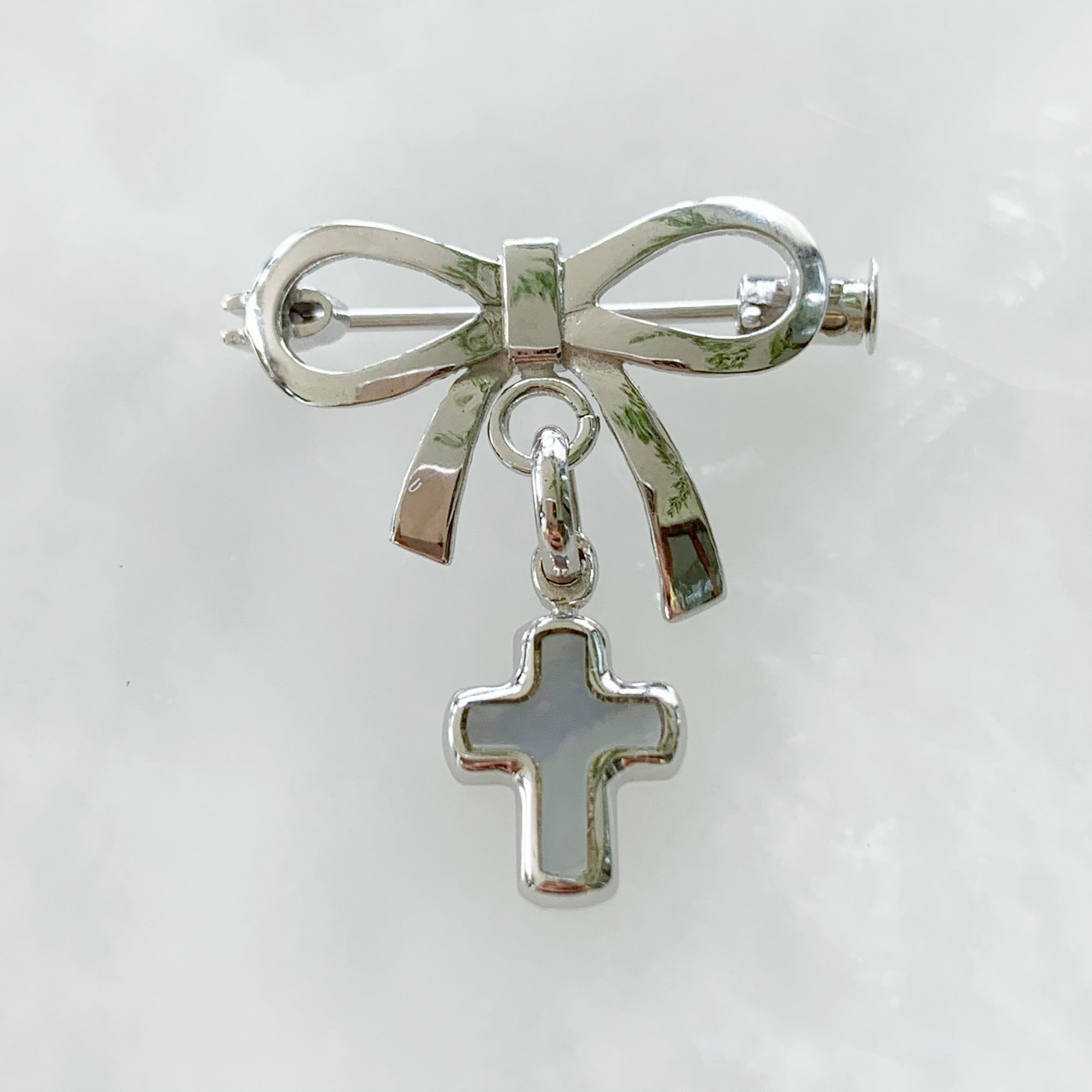 Baby Pin con Cruz Oro Blanco 14k Mod 2a1e