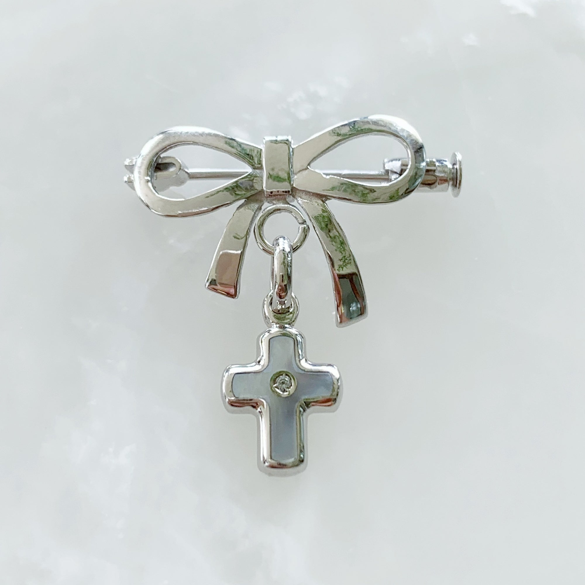 Baby Pin con Cruz Oro Blanco 14k Mod 2a2e
