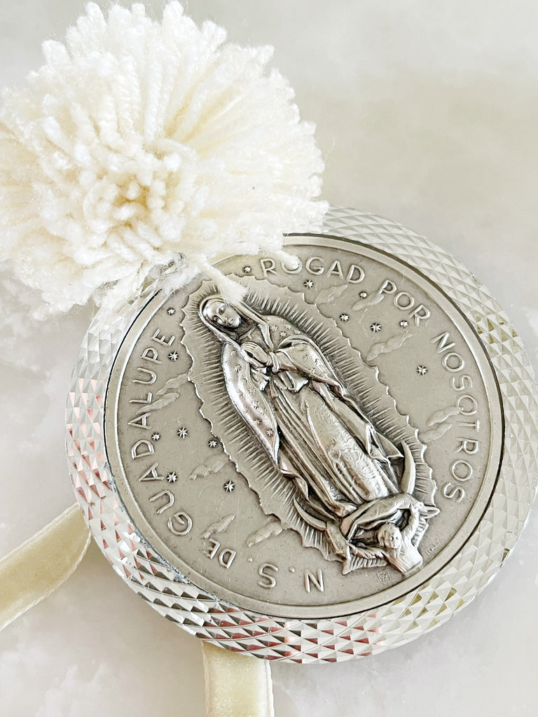 Medalla Virgen de Guadalupe para cuna de Bebé o Entrada de casa